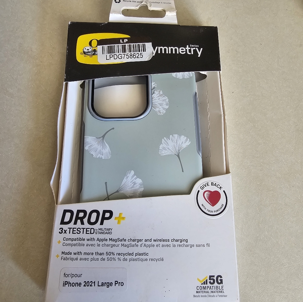 OtterBox iPhone Symmetry series iPhone 2021 Large pro